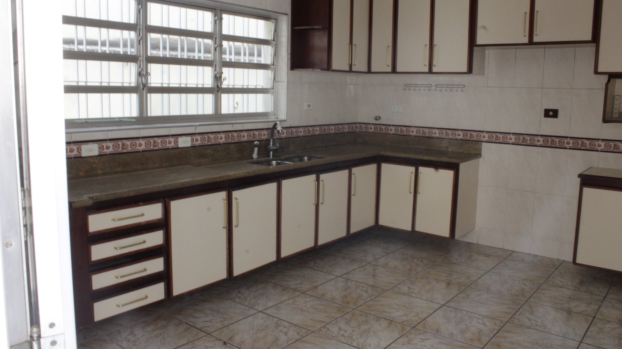 SOBRADO AMPLO NO BOSQUE DA SAÚDE – 270m² DE PURO ESPAÇO!