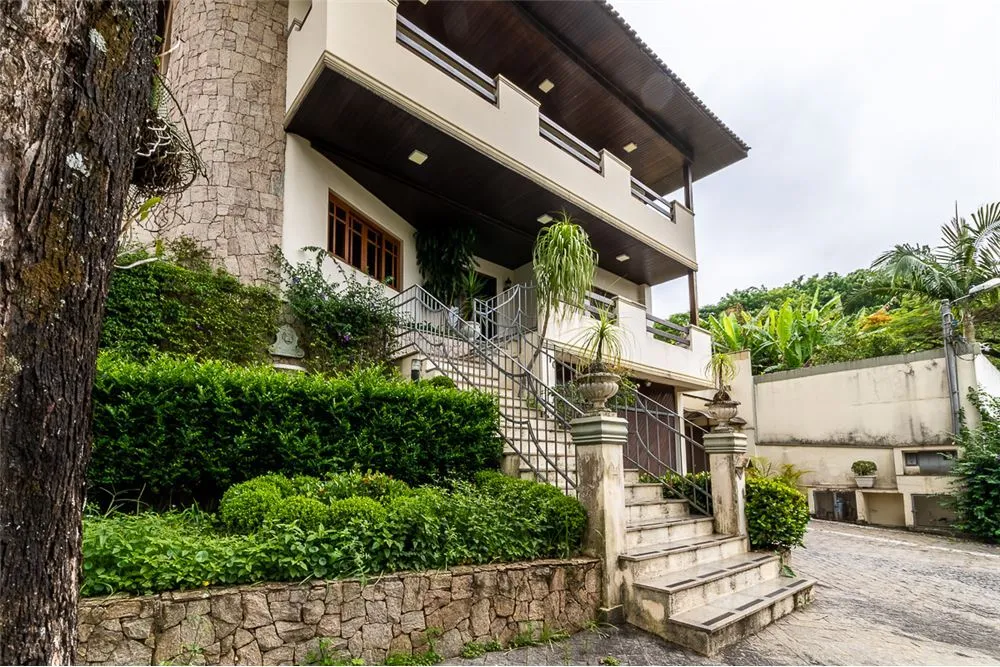 RPST 231 Casa 601971018-1076 - REMAX Empire Exclusividades RPST 231 Casa 601971018-1076 - REMAX Empire Exclusividades