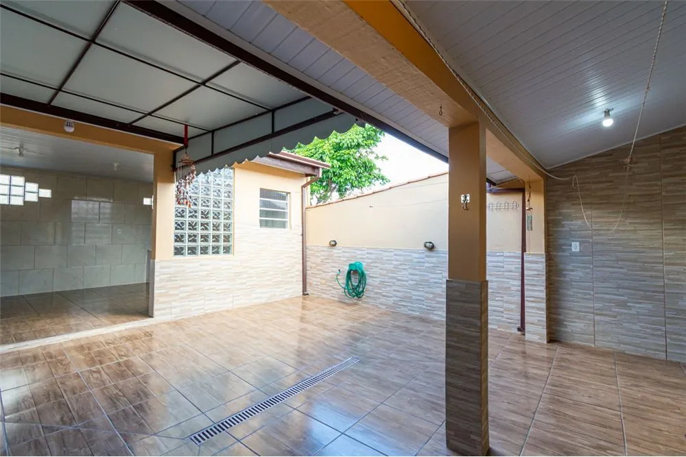 SJM 61 Casa 610241001-84 - REMAX 520 Exclusividades SJM 61 Casa 610241001-84 - REMAX 520 Exclusividades