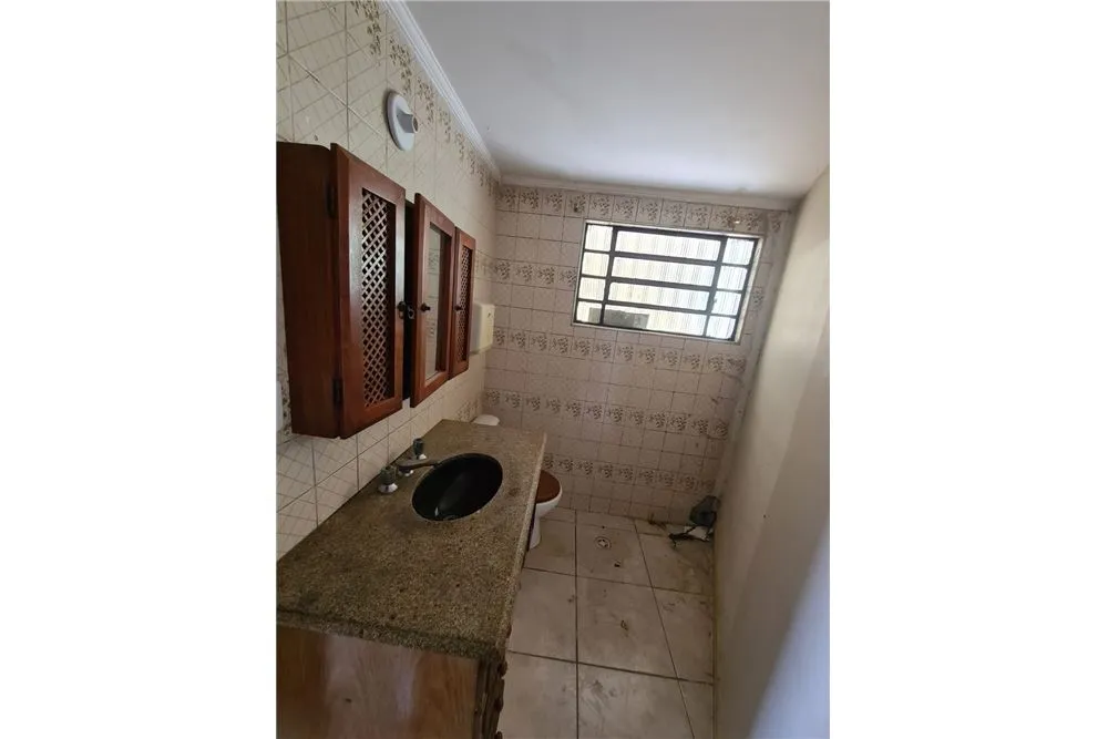 VRHM 35 Casa 602051002-2 - REMAX B Loyalty Exclusividades VRHM 35 Casa 602051002-2 - REMAX B Loyalty Exclusividades