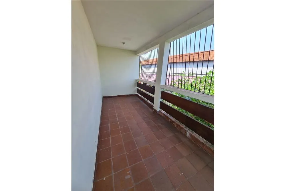 VRHM 35 Casa 602051002-2 - REMAX B Loyalty Exclusividades VRHM 35 Casa 602051002-2 - REMAX B Loyalty Exclusividades