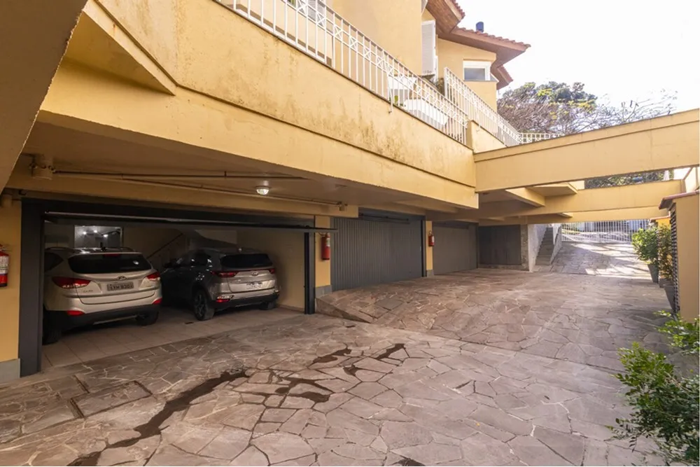 BV1DJ 225 Casa 612481082-25 - REMAX Andar de Cima Exclusividades BV1DJ 225 Casa 612481082-25 - REMAX Andar de Cima Exclusividades