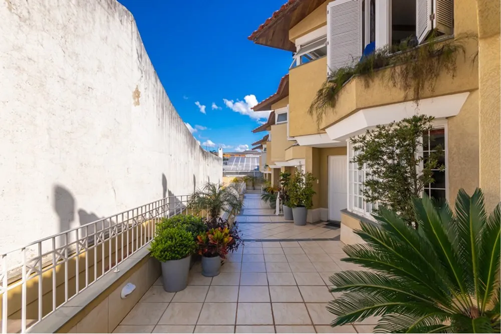 BV1DJ 225 Casa 612481082-25 - REMAX Andar de Cima Exclusividades BV1DJ 225 Casa 612481082-25 - REMAX Andar de Cima Exclusividades