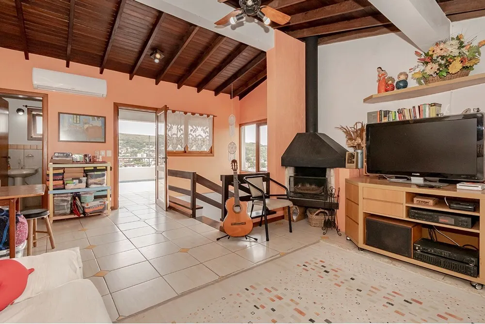 NE 100 Casa 612481061-8 - REMAX Andar de Cima Exclusividades