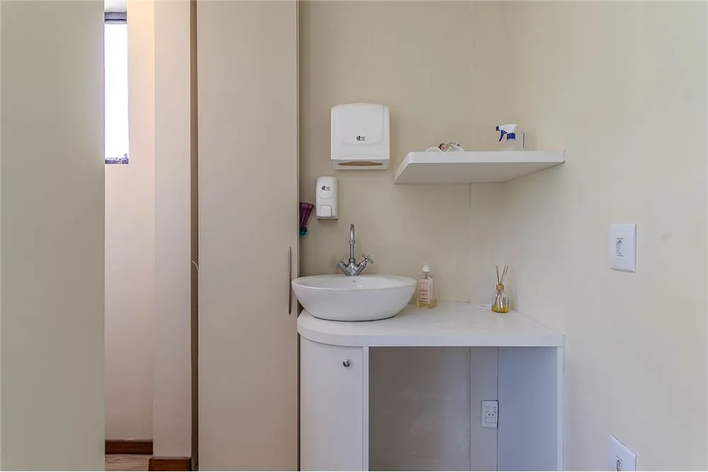 MDVI 1211 Sala 612481063-20 - REMAX Andar de Cima Exclusividades
