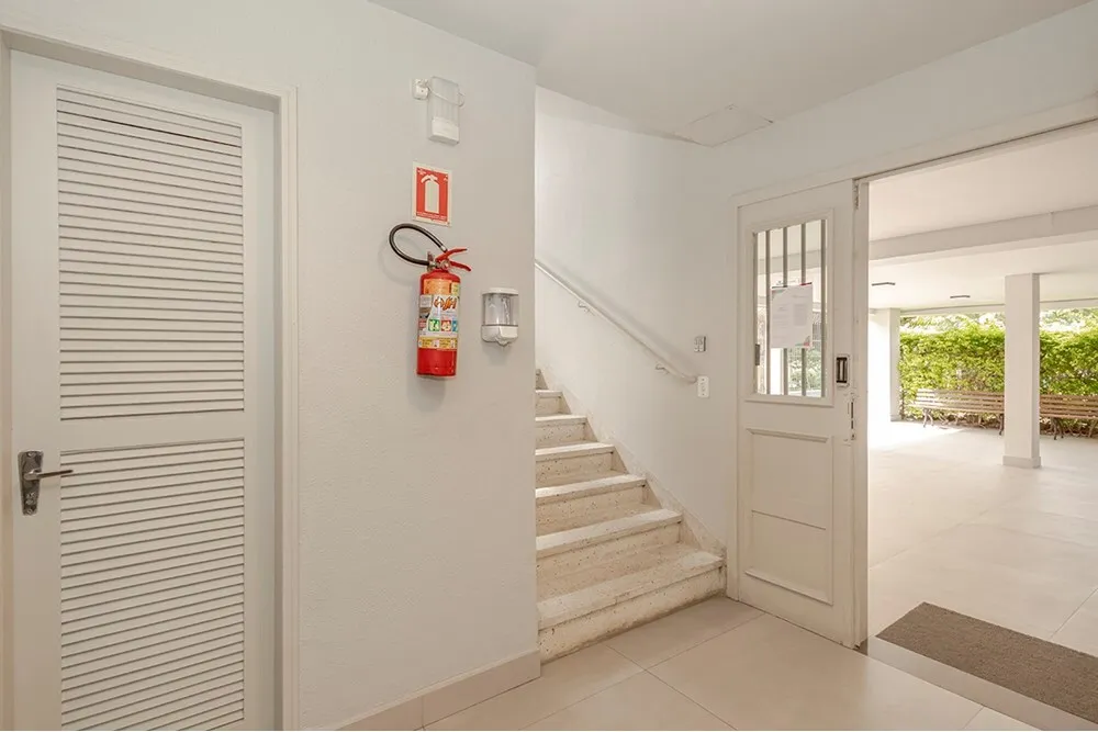 PDRC 941 Apto 612481066-244 - REMAX Andar de Cima Exclusividades