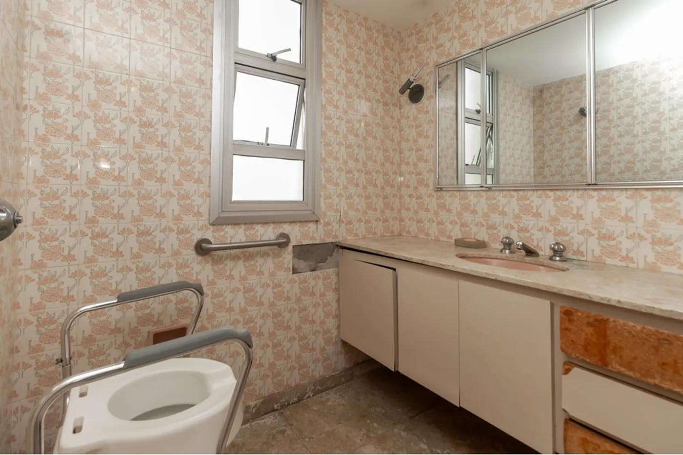 JL 1041 Apto 601081048-28 - REMAX Lepex Exclusividades