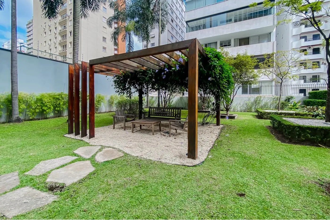 JL 1041 Apto 601081048-28 - REMAX Lepex Exclusividades