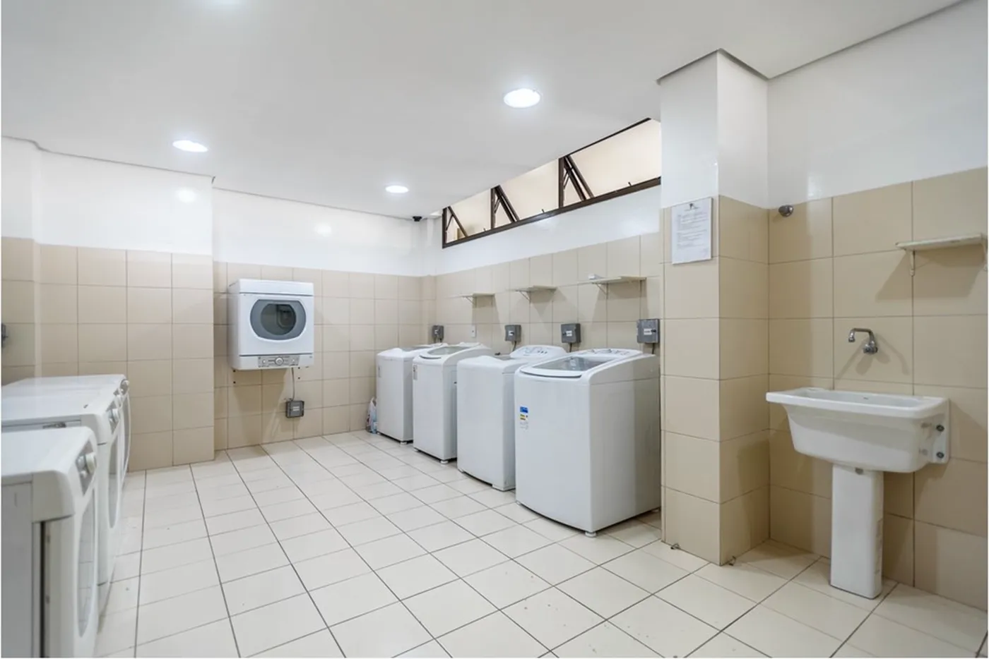 MSTLZ 332 Apto 612481068-163 - REMAX Andar de Cima Exclusividades