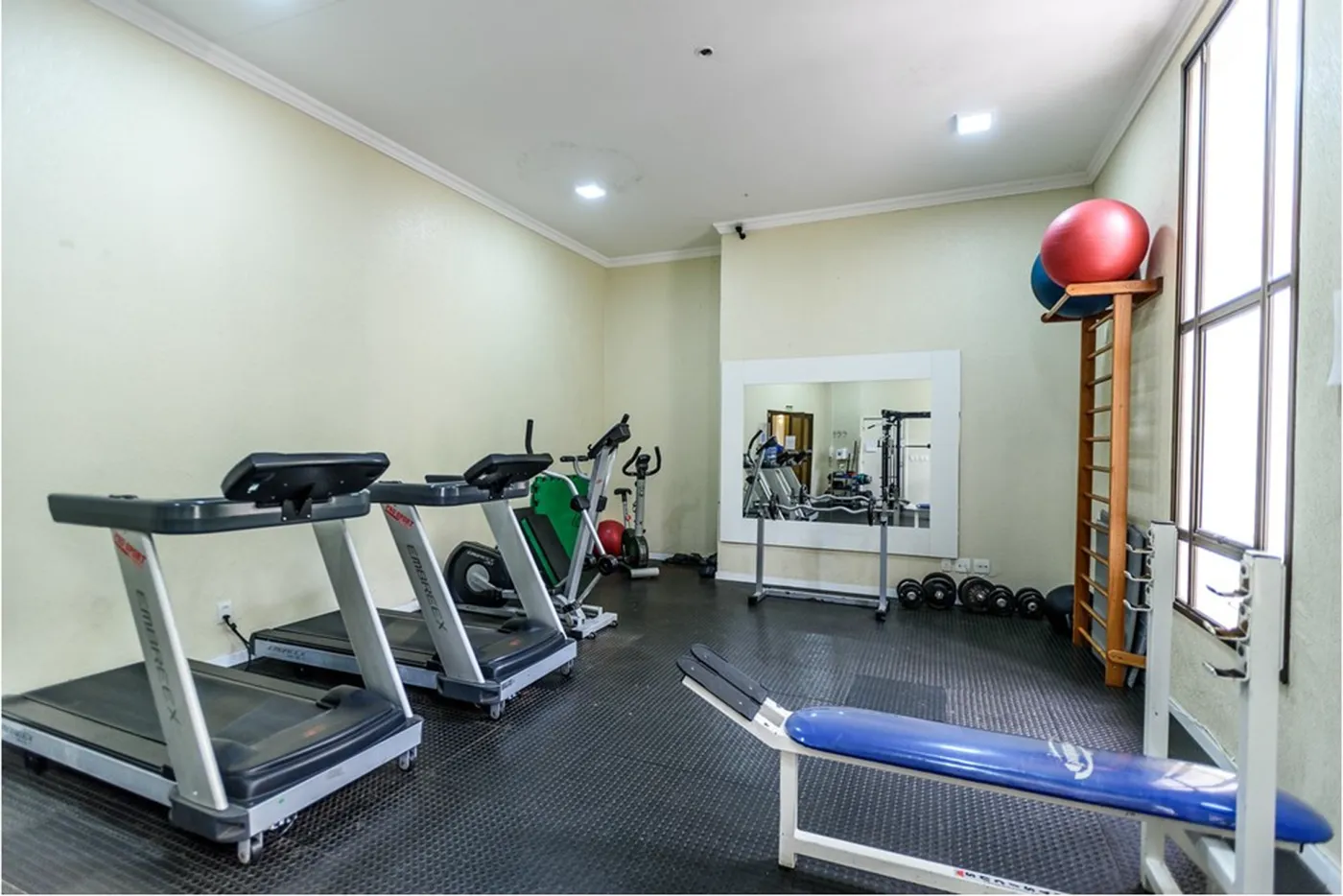 MSTLZ 332 Apto 612481068-163 - REMAX Andar de Cima Exclusividades