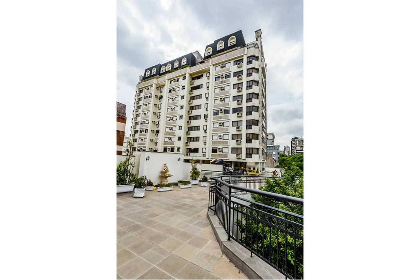 MSTLZ 332 Apto 612481068-163 - REMAX Andar de Cima Exclusividades