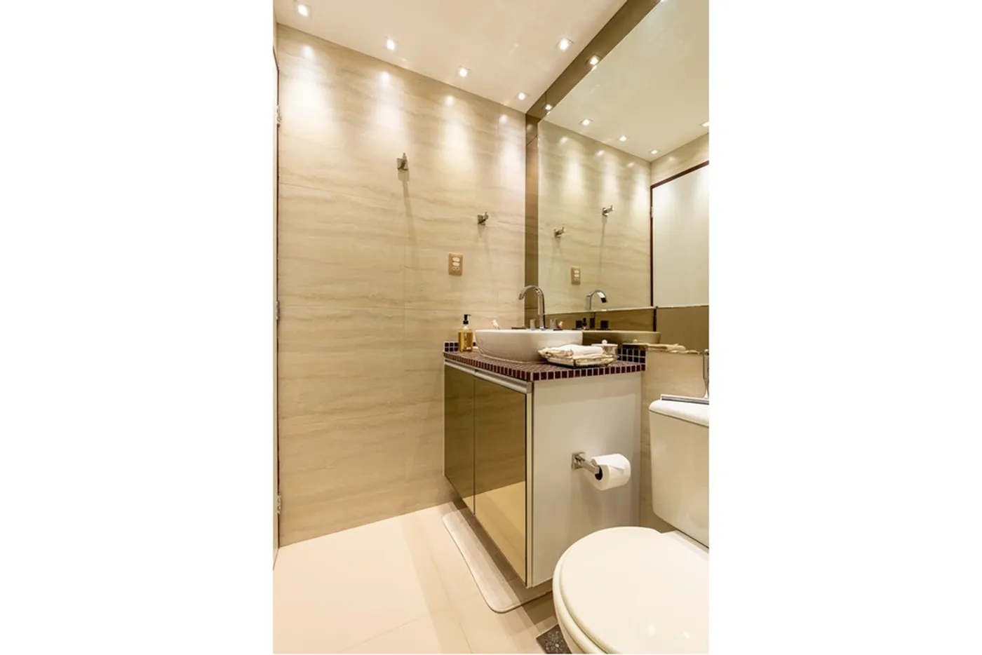 APO 715 Apto 601971016-456 - REMAX Empire Exclusividades APO 715 Apto 601971016-456 - REMAX Empire Exclusividades