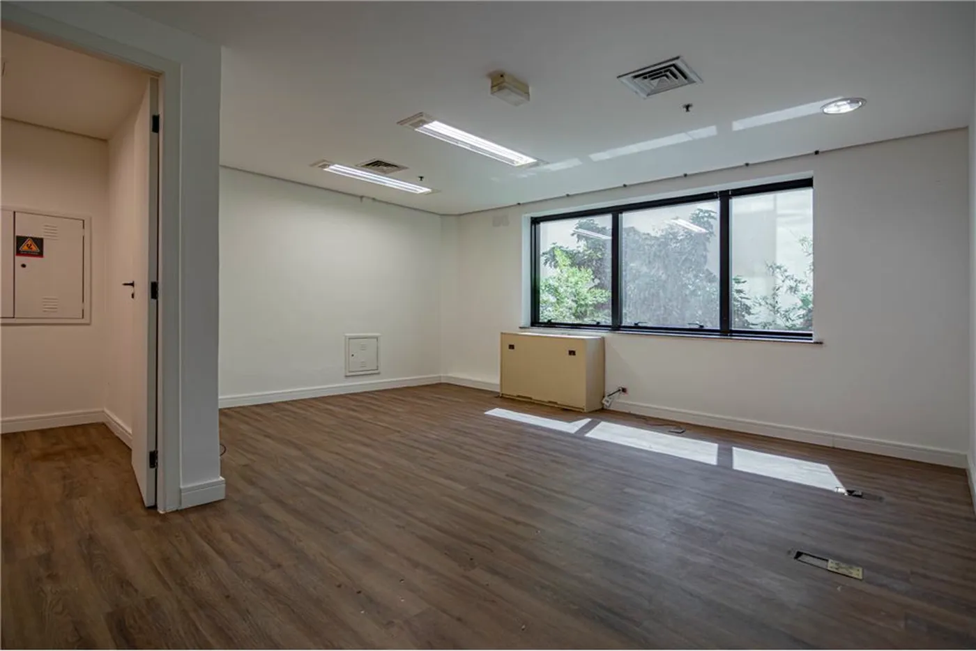 CA 1968 Sala 601081006-119 - REMAX Lepex Exclusividades