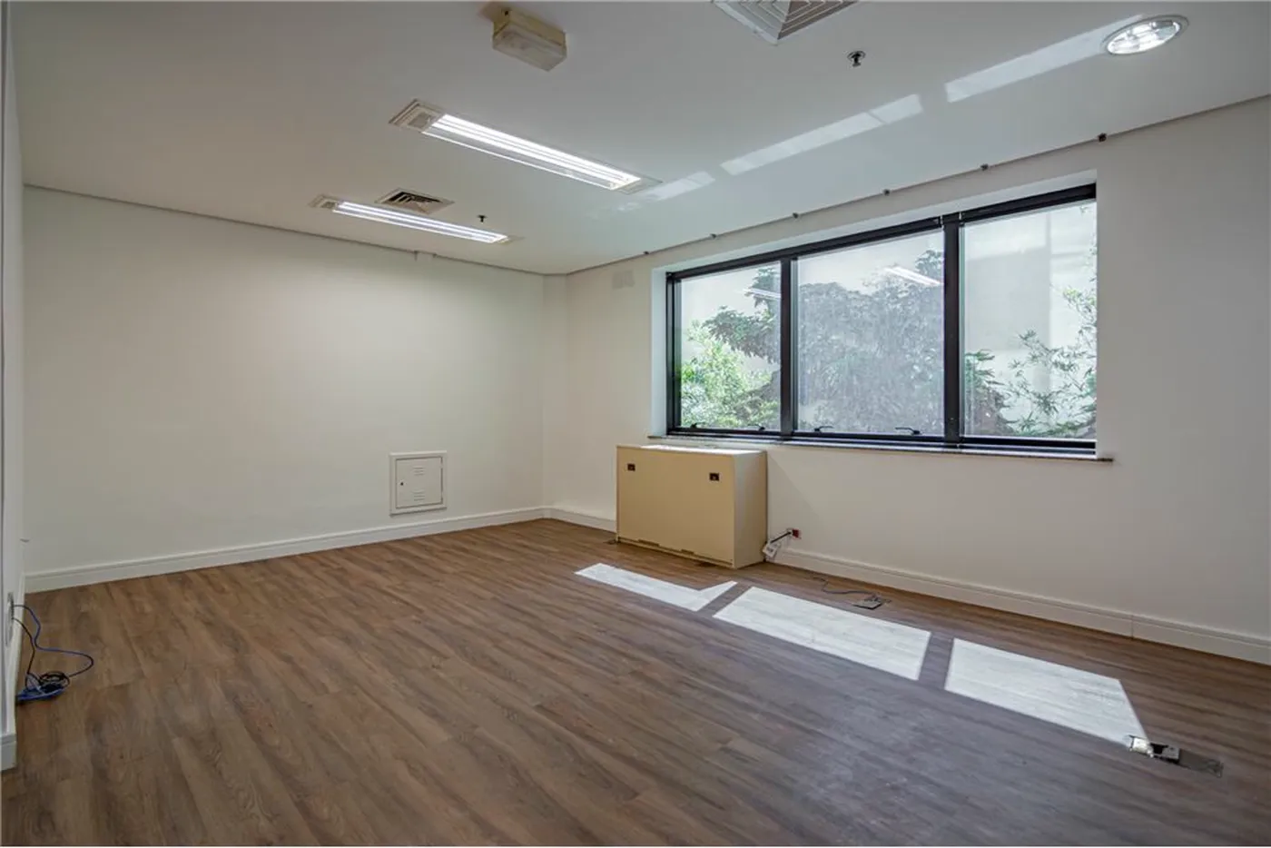 CA 1968 Sala 601081006-119 - REMAX Lepex Exclusividades