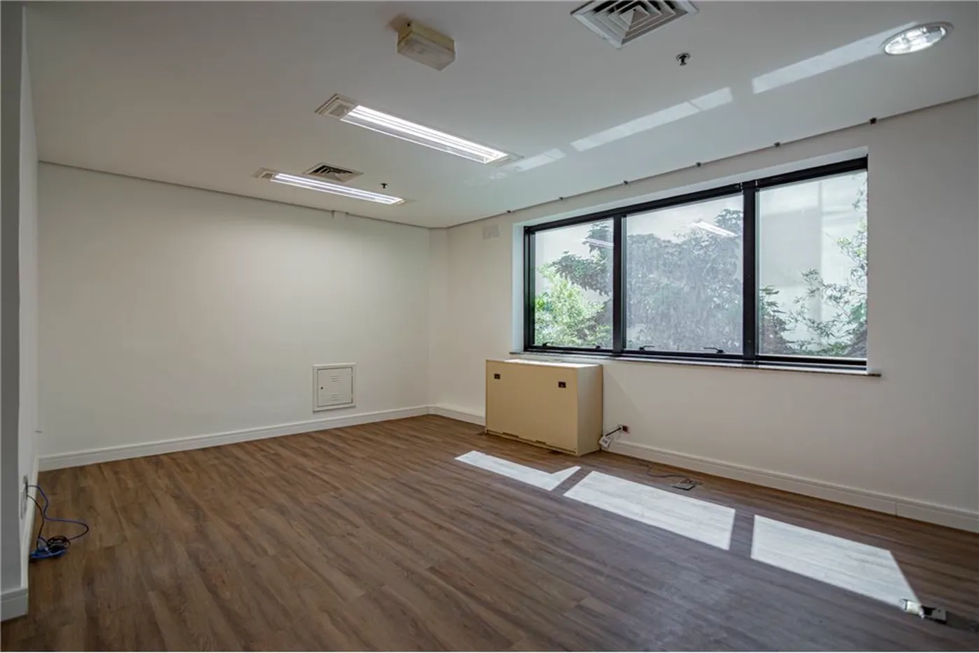 CA 1968 Sala 601081006-119 - REMAX Lepex Exclusividades