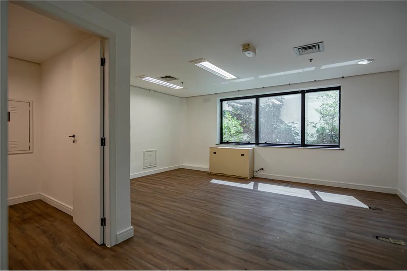CA 1968 Sala 601081006-119 - REMAX Lepex Exclusividades
