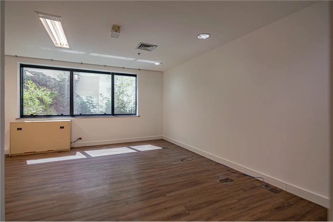 CA 1968 Sala 601081006-119 - REMAX Lepex Exclusividades