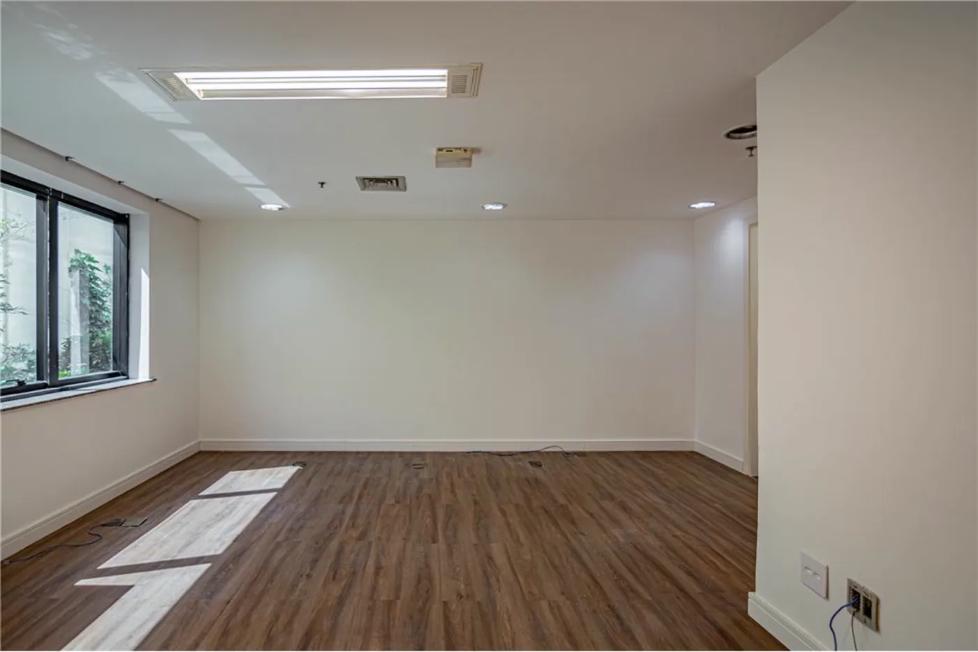 CA 1968 Sala 601081006-119 - REMAX Lepex Exclusividades