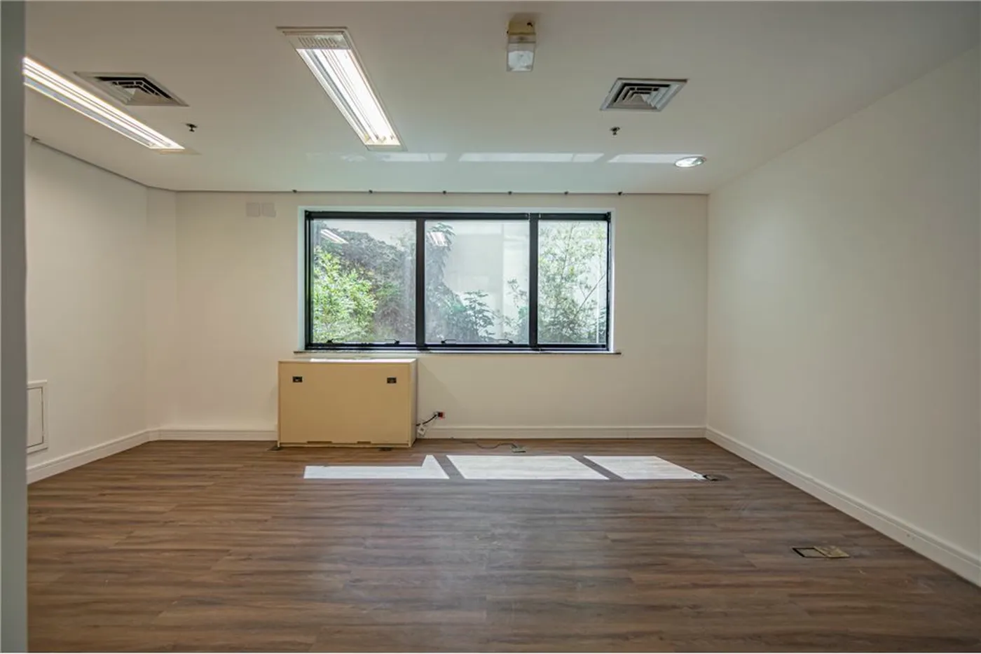 CA 1968 Sala 601081006-119 - REMAX Lepex Exclusividades