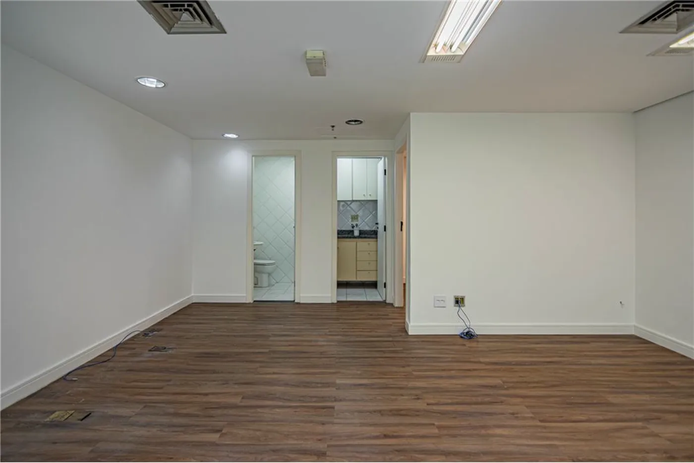 CA 1968 Sala 601081006-119 - REMAX Lepex Exclusividades