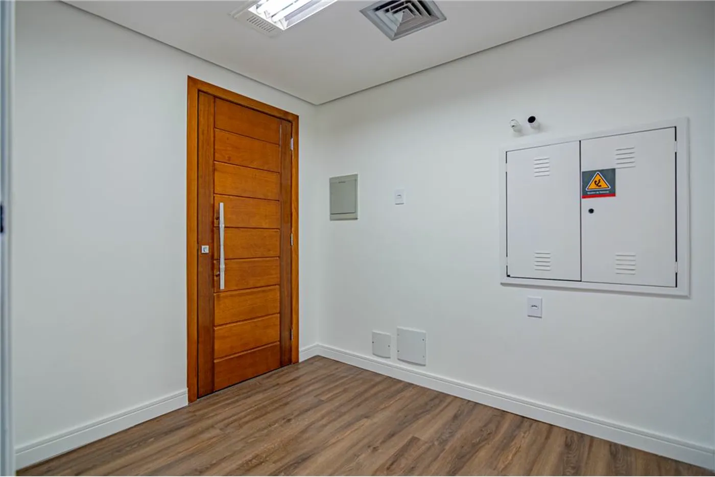CA 1968 Sala 601081006-119 - REMAX Lepex Exclusividades