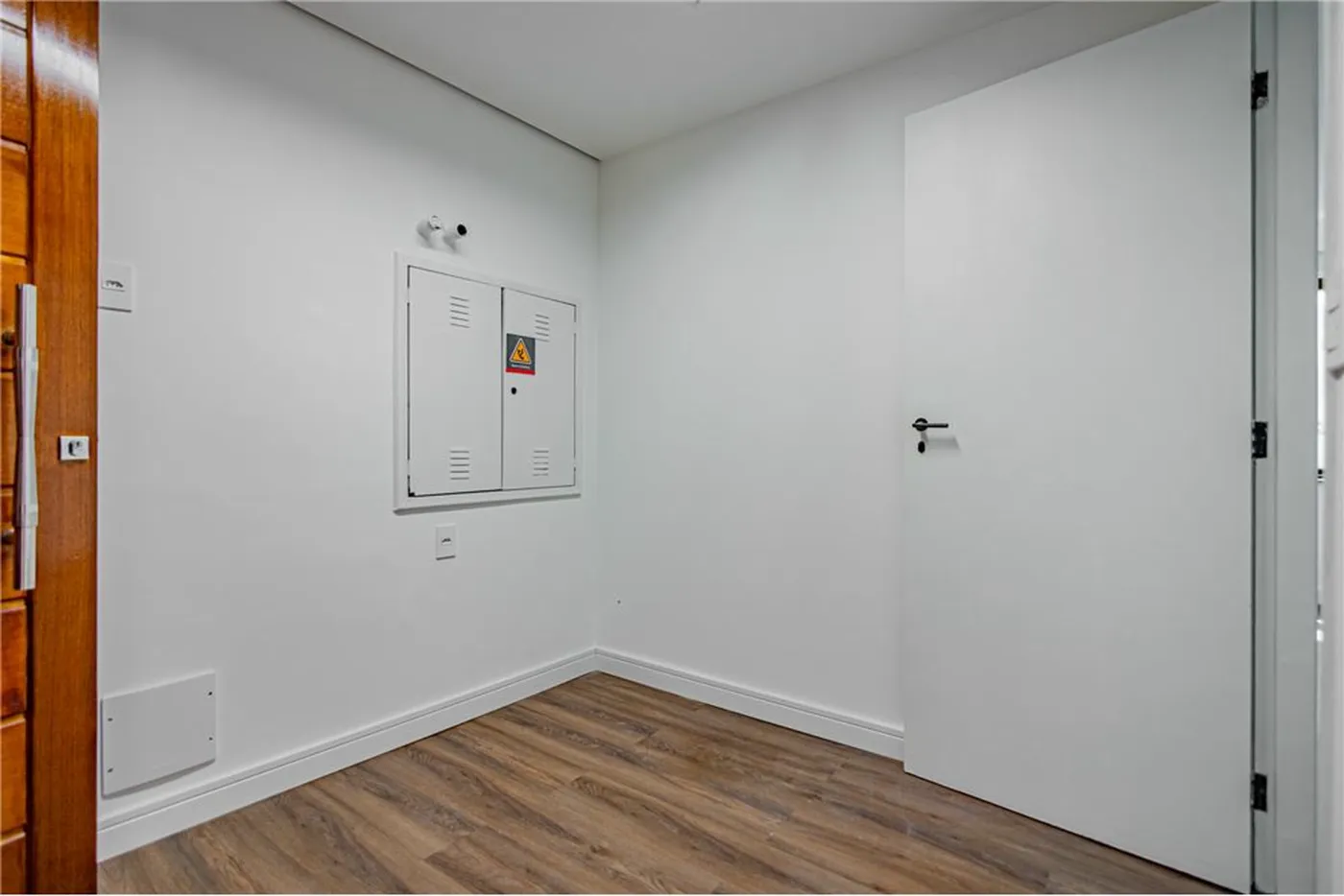 CA 1968 Sala 601081006-119 - REMAX Lepex Exclusividades