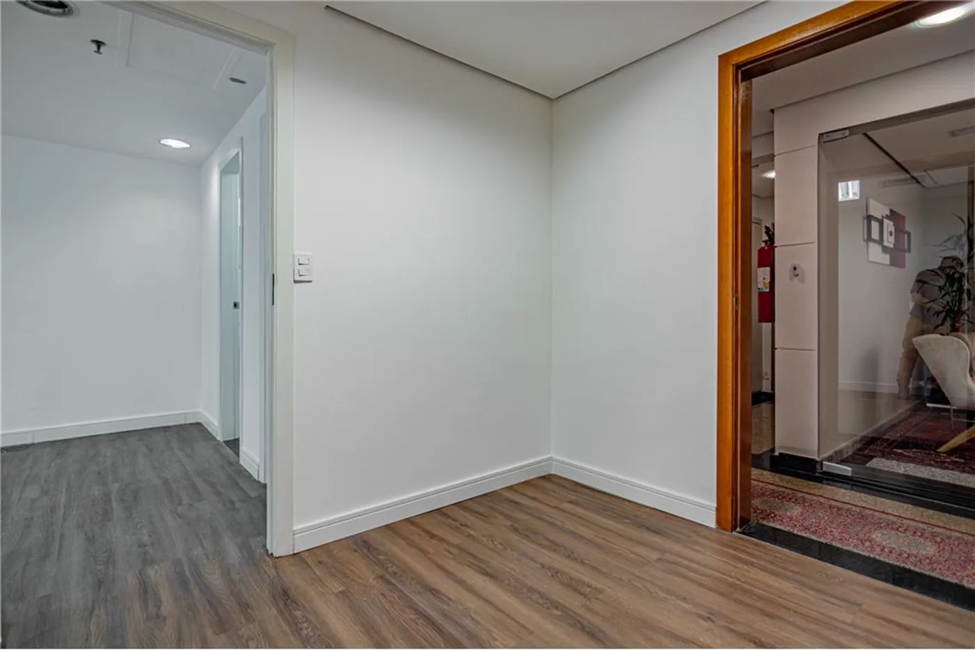 CA 1968 Sala 601081006-119 - REMAX Lepex Exclusividades
