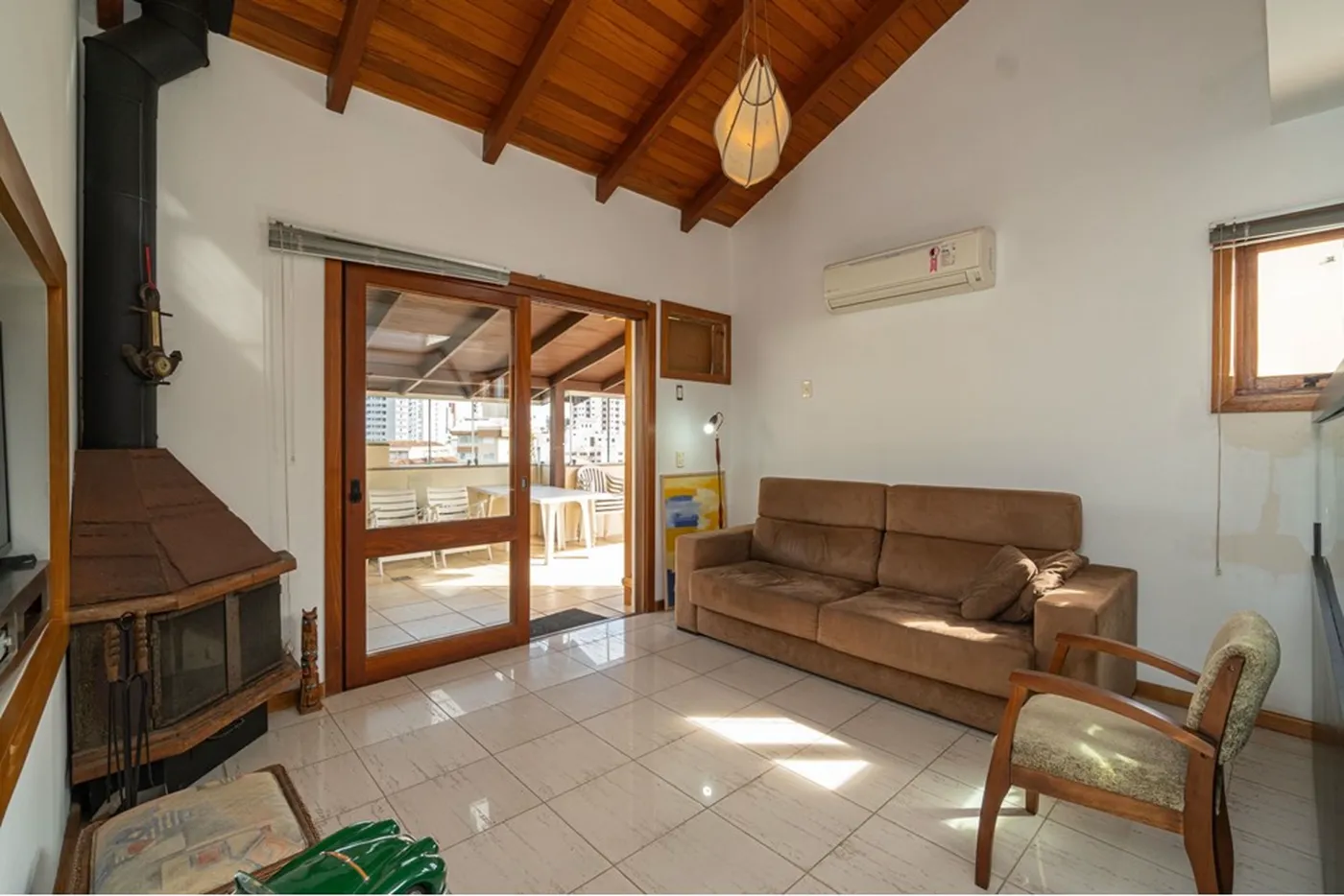 PS 326 Apto 612481060-12 - REMAX Andar de Cima Exclusividades