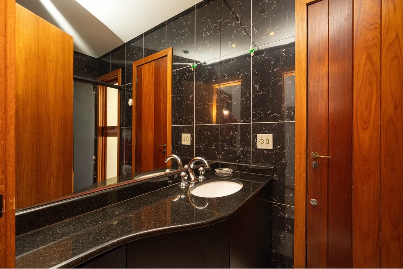 PS 326 Apto 612481060-12 - REMAX Andar de Cima Exclusividades
