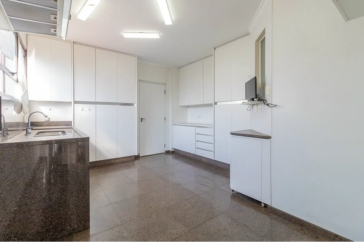 HM 568 Apto 601081062-50 - REMAX Lepex Exclusividades