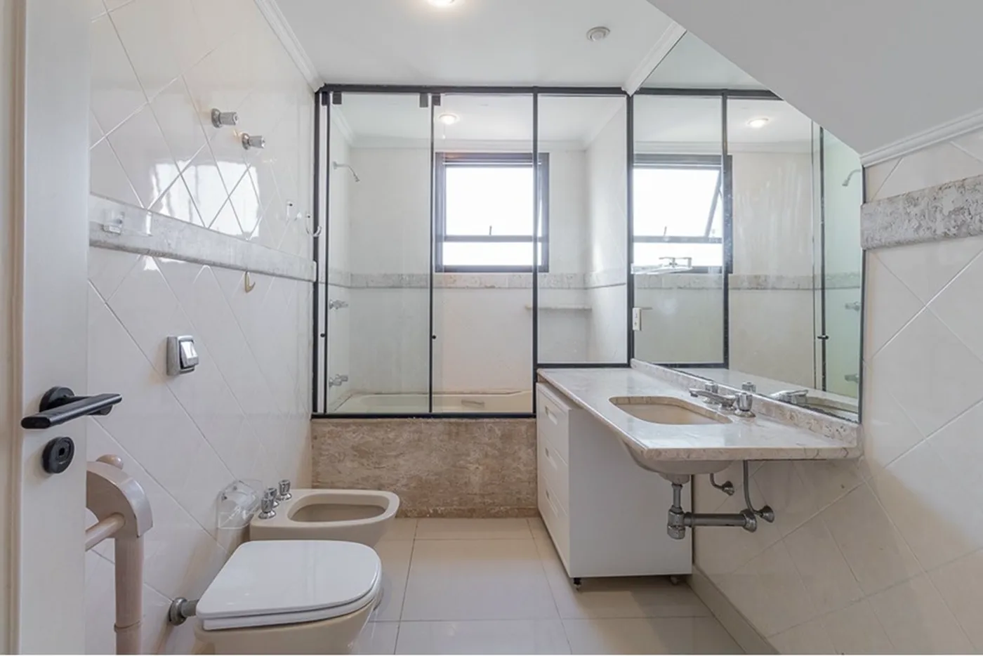 HM 568 Apto 601081062-50 - REMAX Lepex Exclusividades