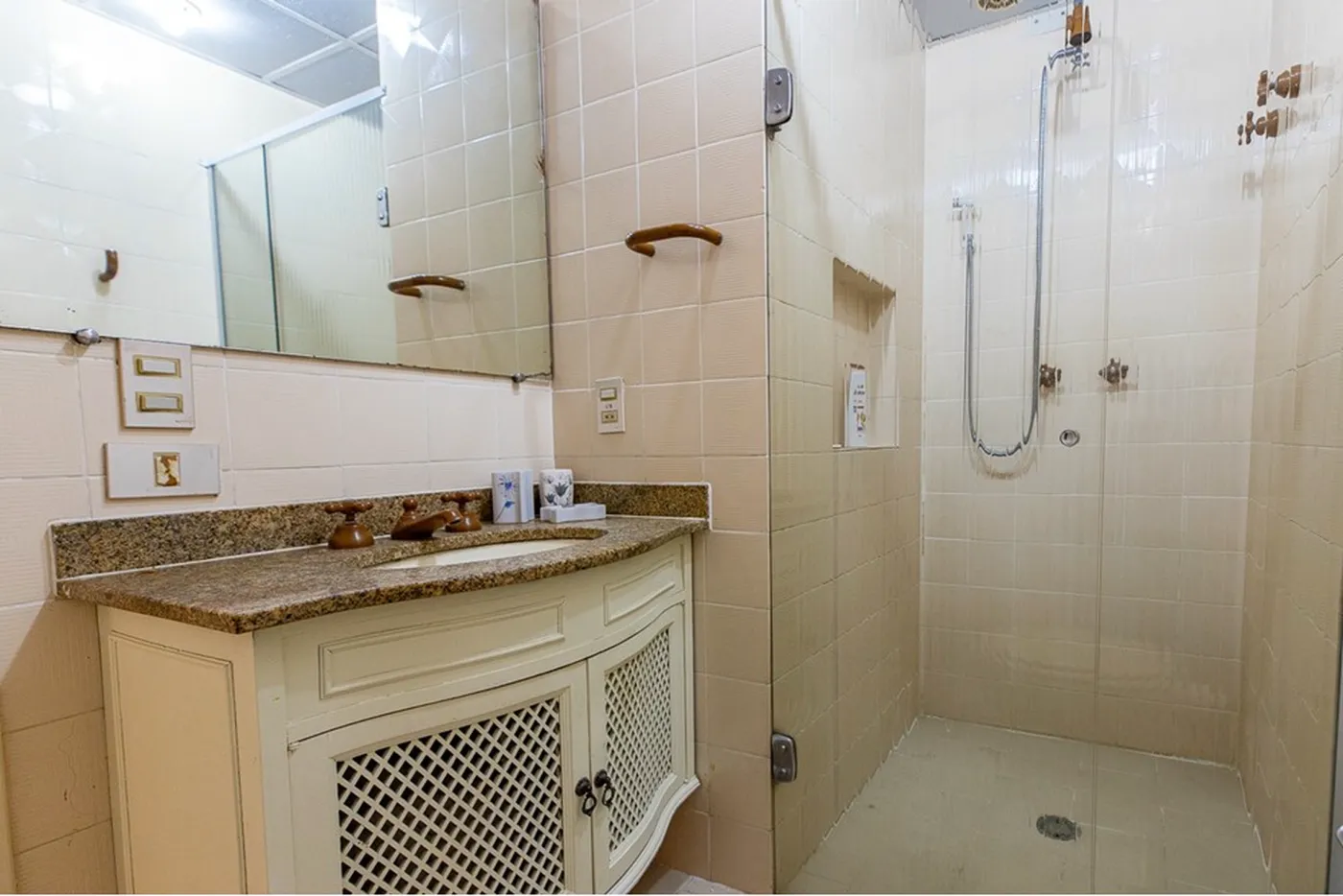 CBBDT 1528 Apto 601241055-4 - REMAX Ville Exclusividades