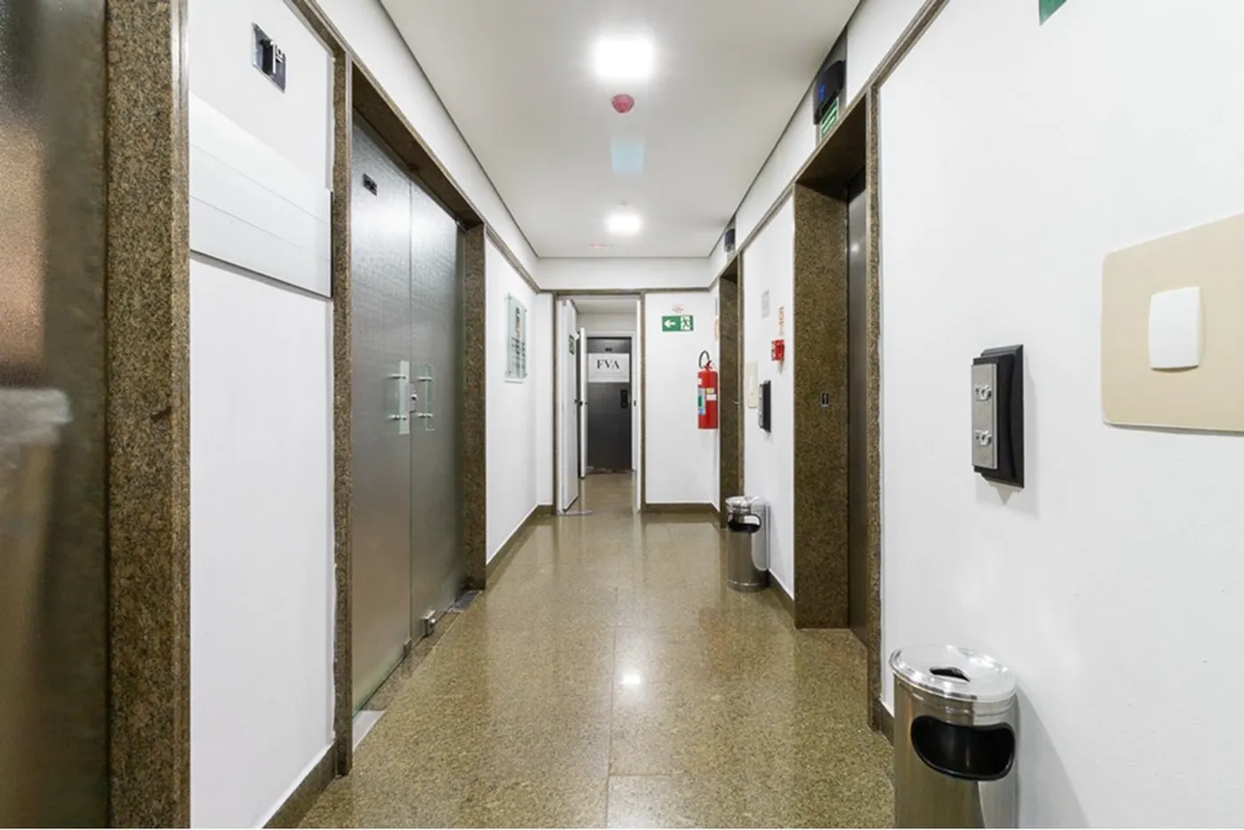 SCGJ 770 Sala 601081062-55 - REMAX Lepex Exclusividades