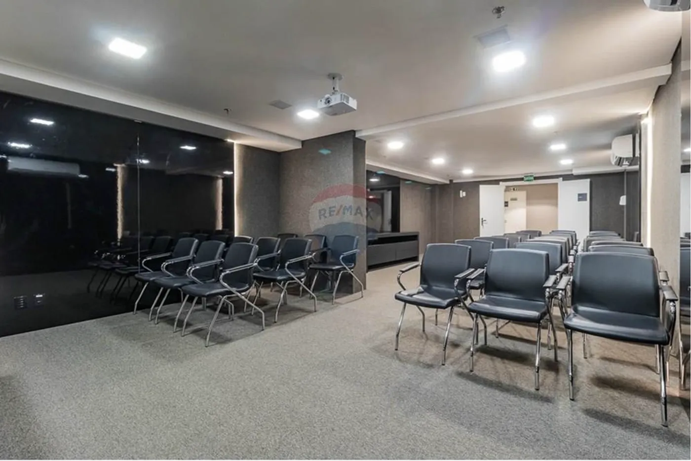 SSAB 4556 Sala 612491035-12 - REMAX Trend Exclusividades SSAB 4556 Sala 612491035-12 - REMAX Trend Exclusividades