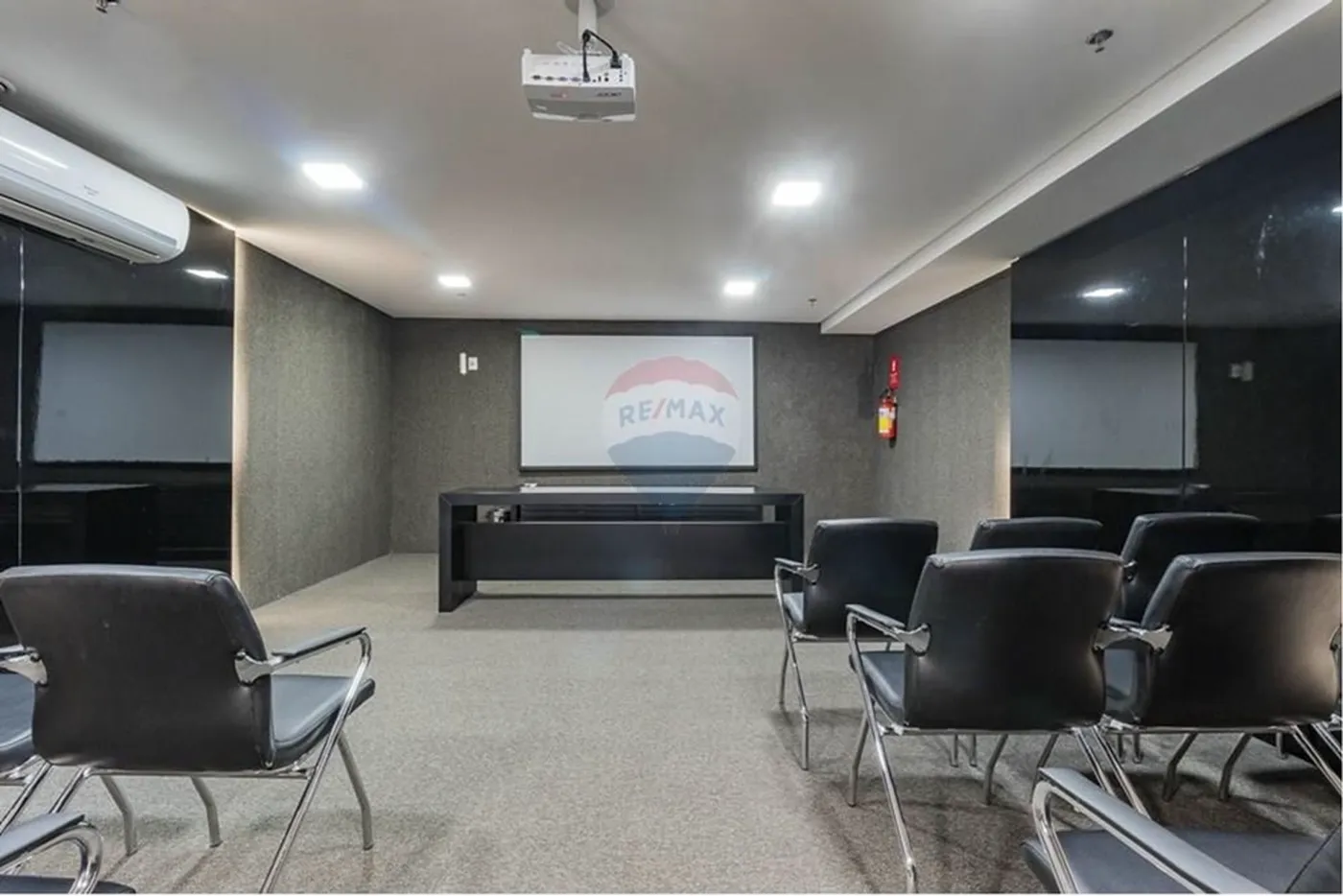 SSAB 4556 Sala 612491035-12 - REMAX Trend Exclusividades SSAB 4556 Sala 612491035-12 - REMAX Trend Exclusividades