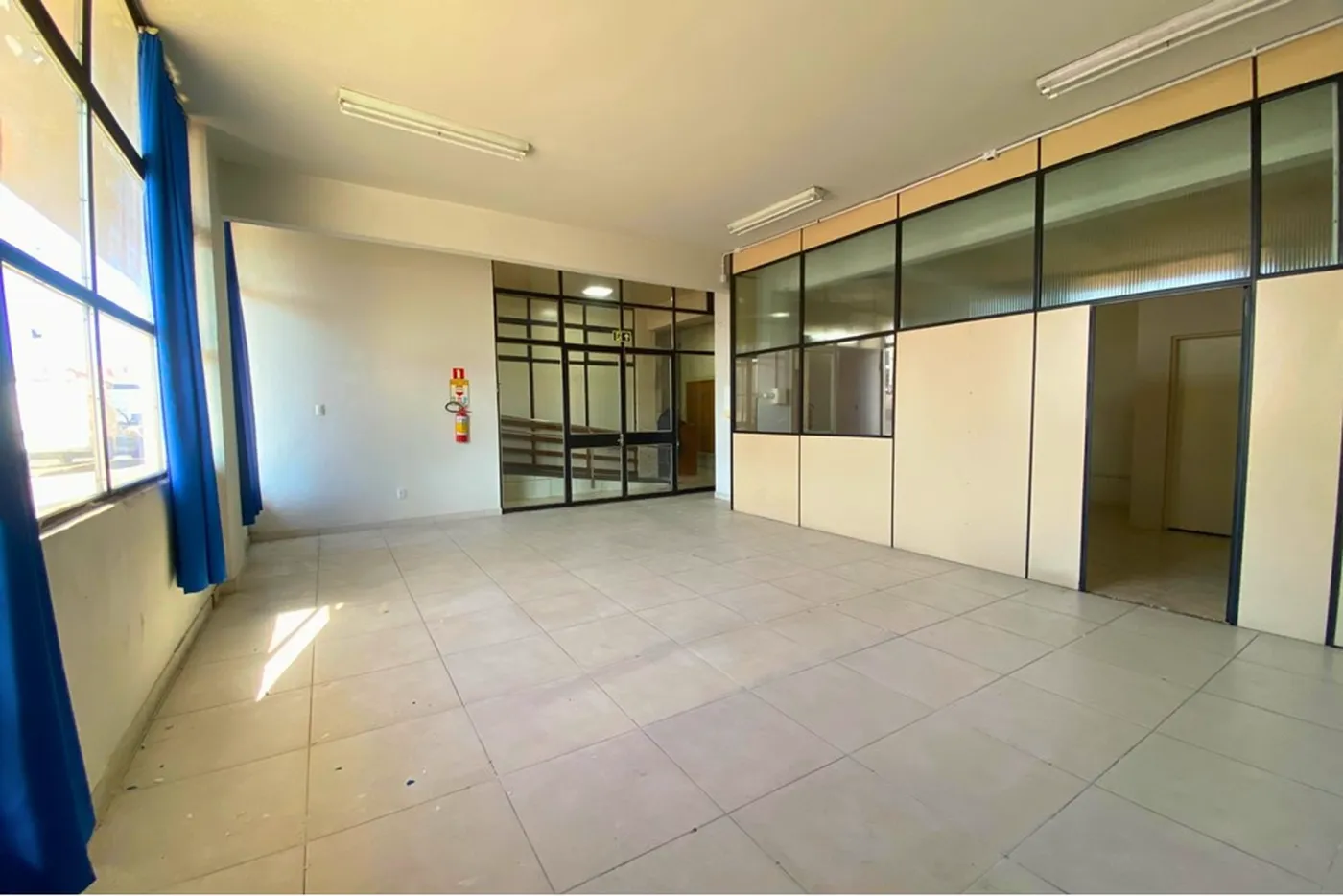 CT 17 Sala 610241038-5 - REMAX 520 Exclusividades CT 17 Sala 610241038-5 - REMAX 520 Exclusividades