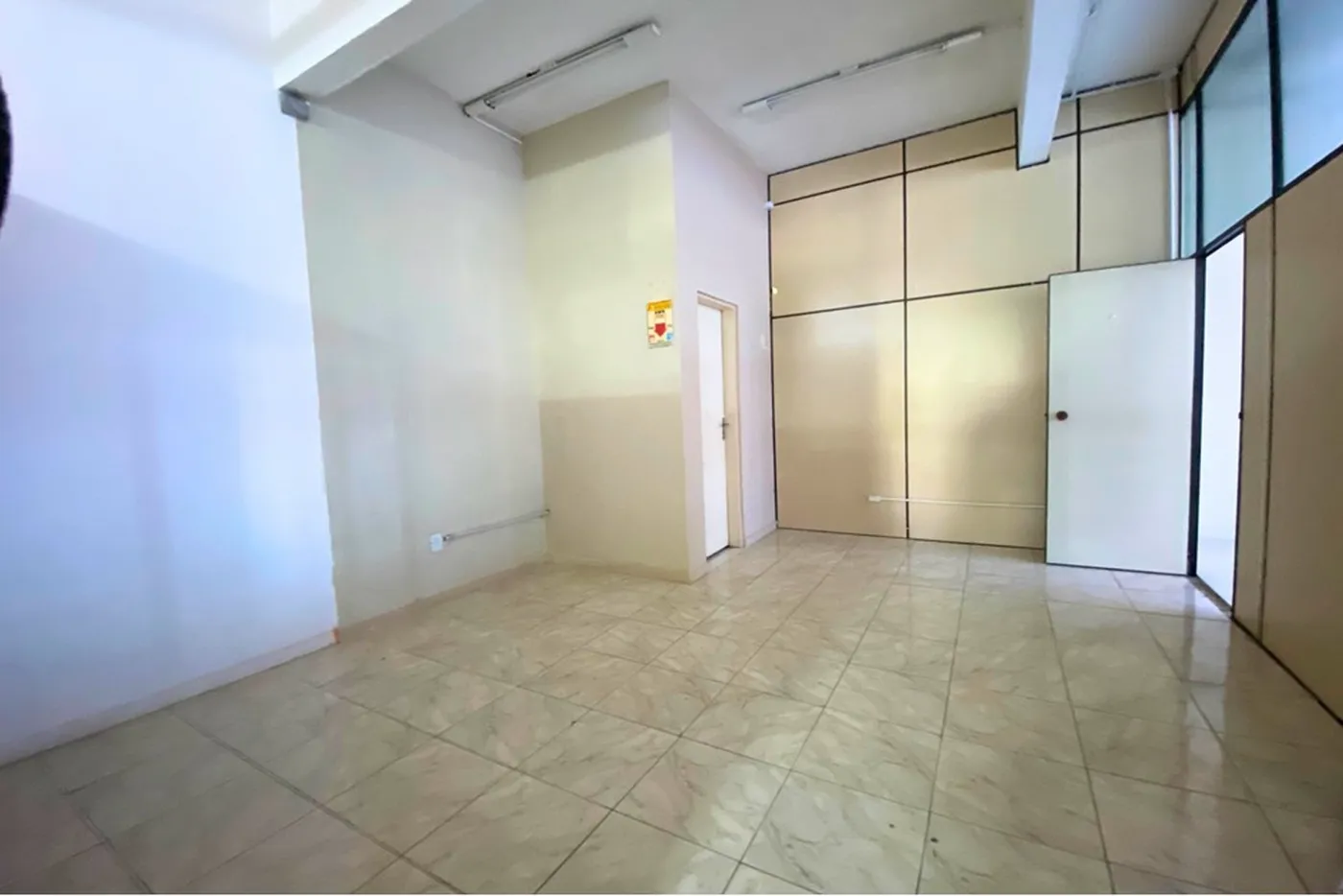 CT 17 Sala 610241038-5 - REMAX 520 Exclusividades CT 17 Sala 610241038-5 - REMAX 520 Exclusividades