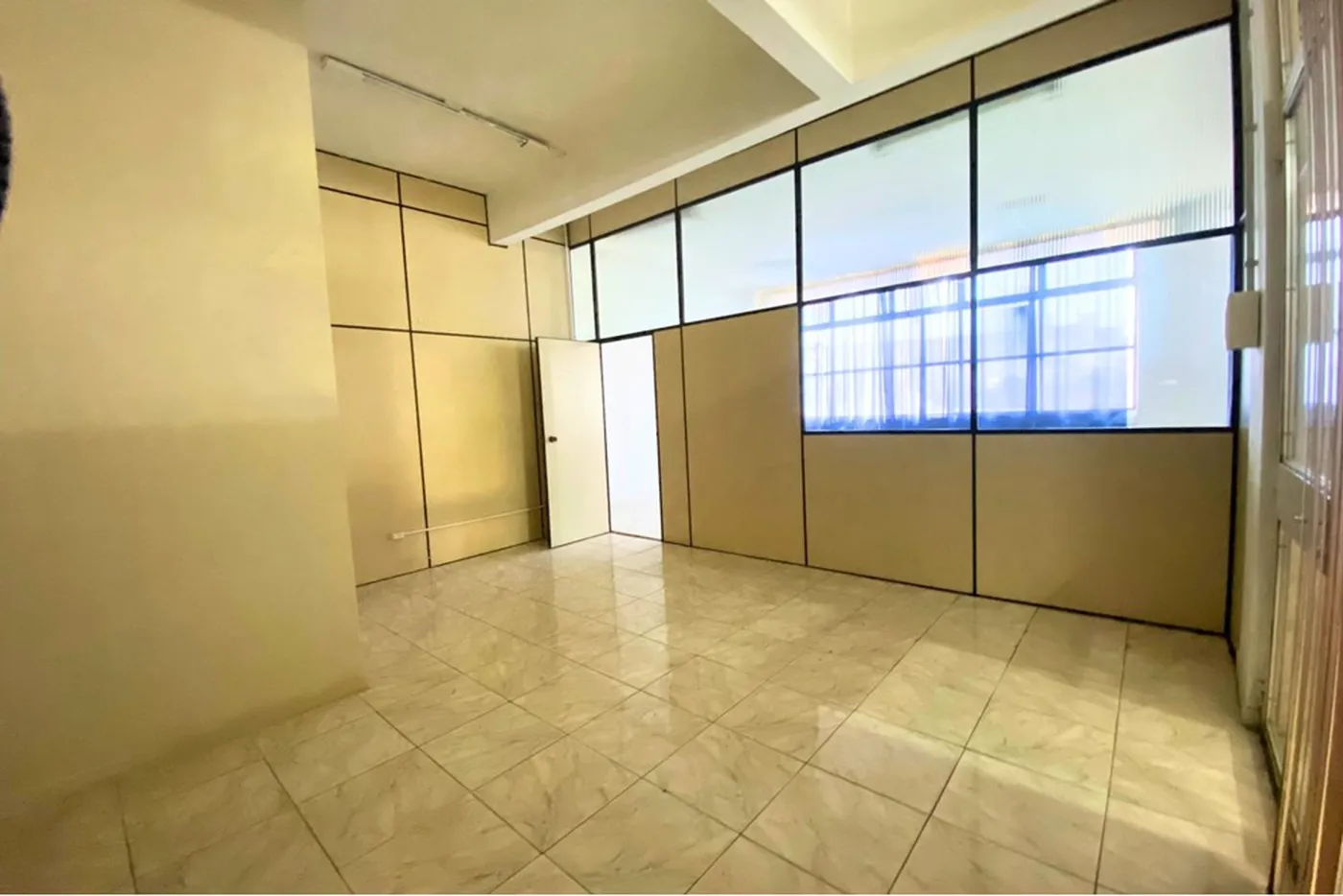 CT 17 Sala 610241038-5 - REMAX 520 Exclusividades CT 17 Sala 610241038-5 - REMAX 520 Exclusividades