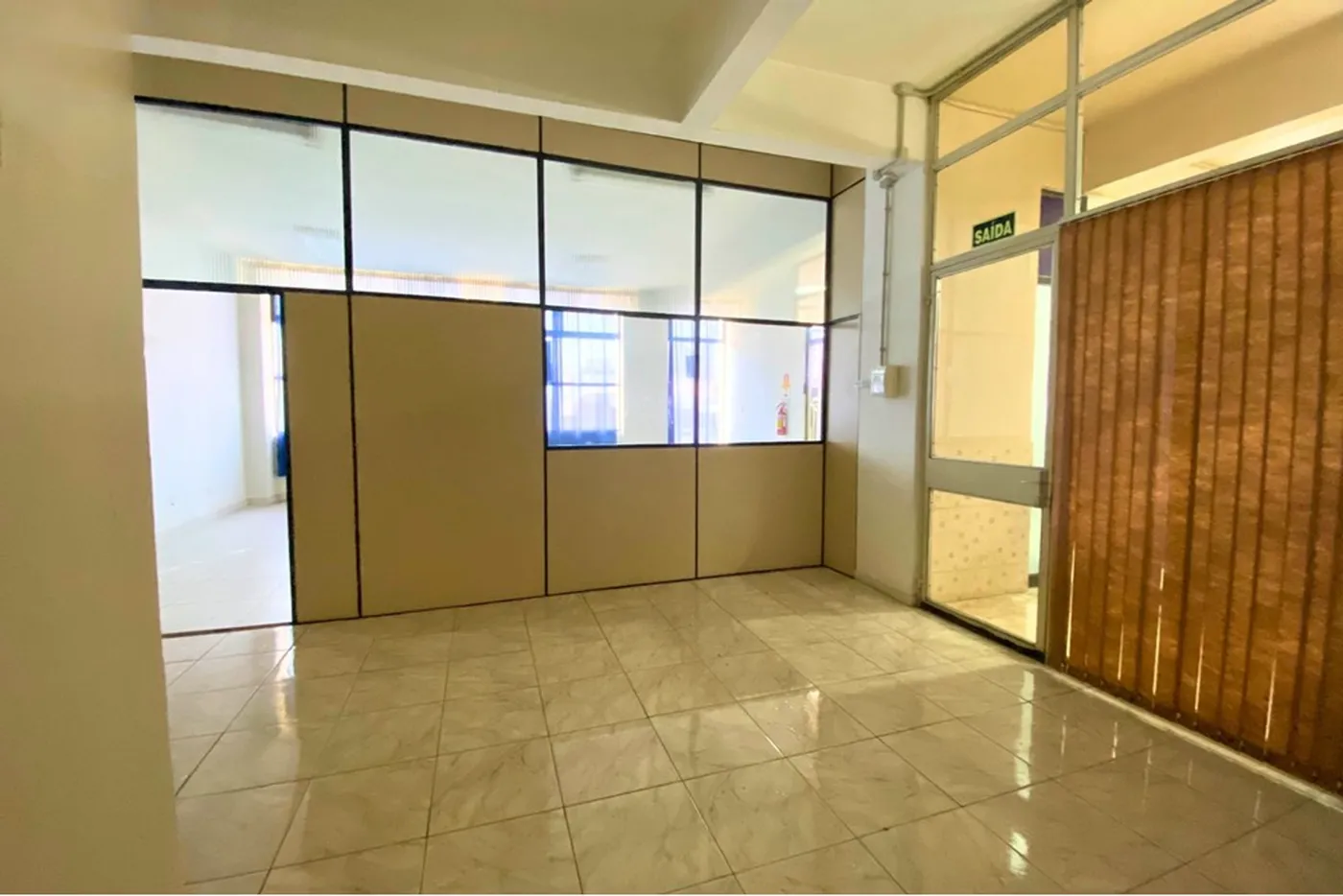 CT 17 Sala 610241038-5 - REMAX 520 Exclusividades CT 17 Sala 610241038-5 - REMAX 520 Exclusividades