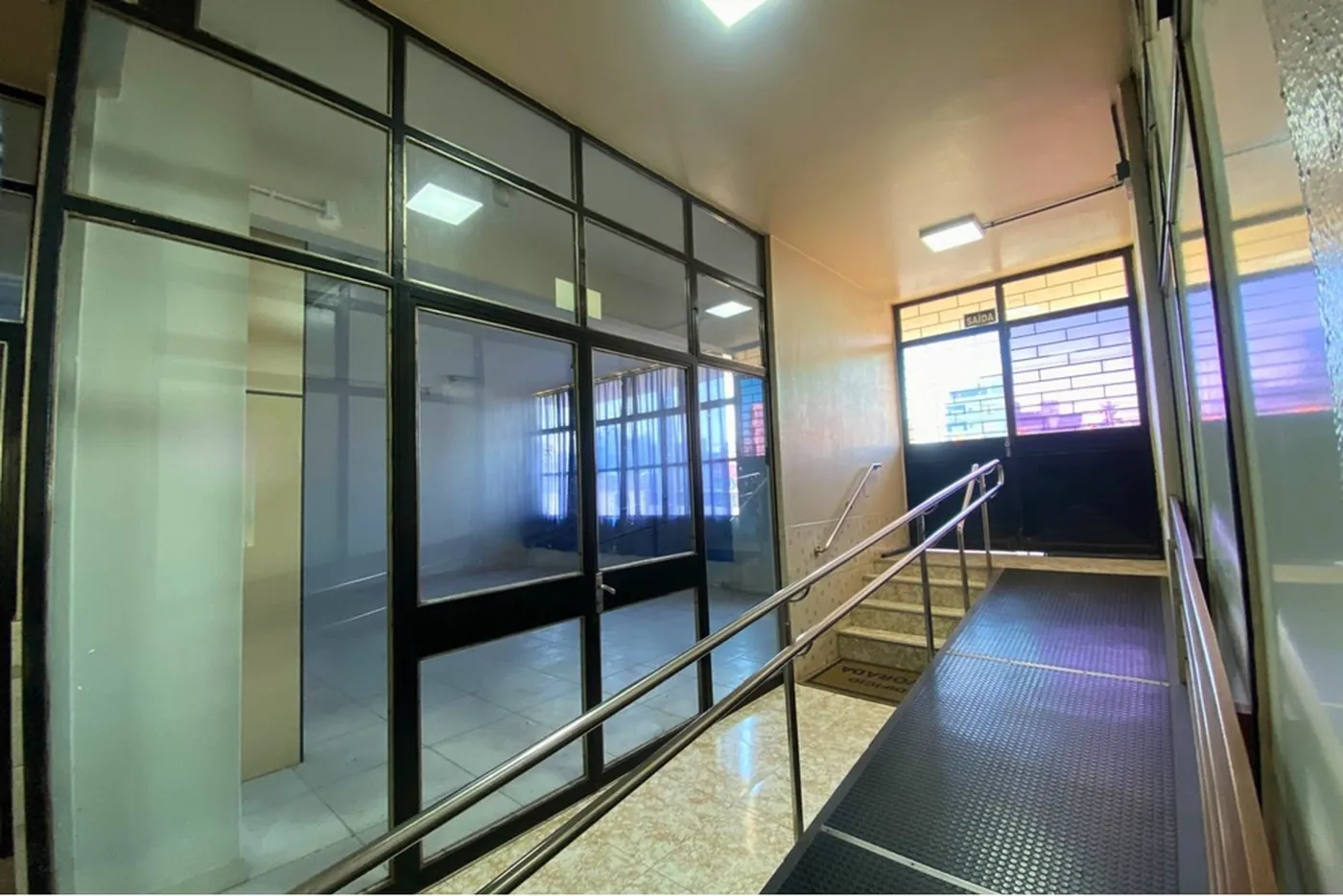 CT 17 Sala 610241038-5 - REMAX 520 Exclusividades CT 17 Sala 610241038-5 - REMAX 520 Exclusividades