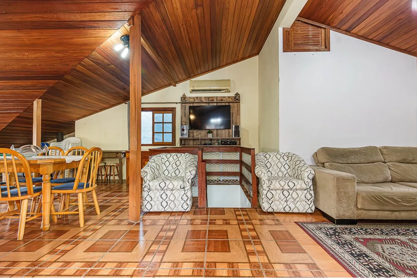 VIEJMDC 94 Casa 612481038-43 - REMAX Andar de Cima Exclusividades