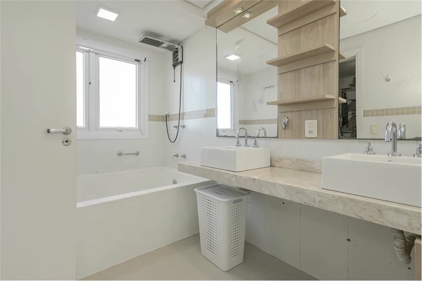 VAG 333 Casa 612481038-48 - REMAX Andar de Cima Exclusividades