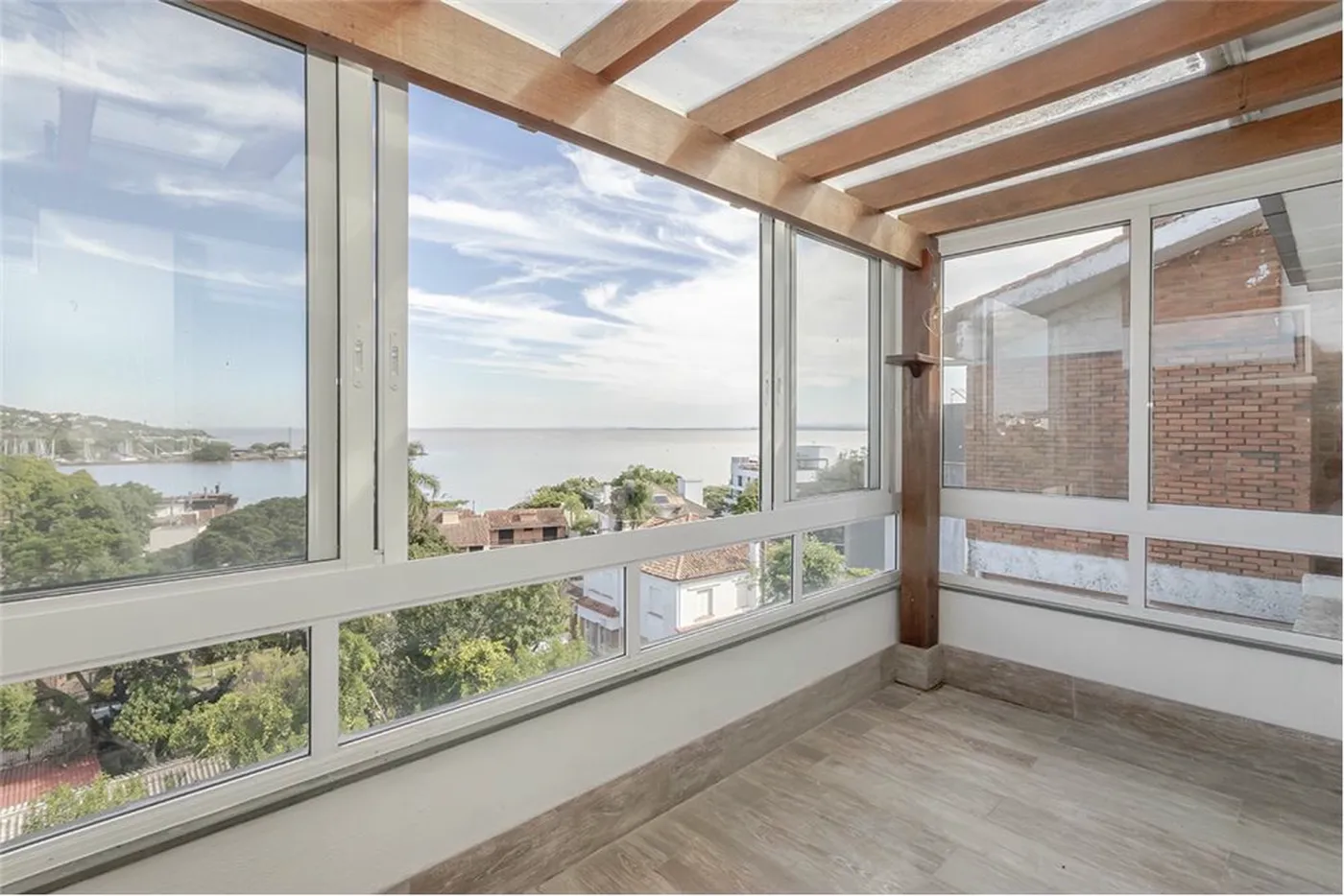 VAG 333 Casa 612481038-48 - REMAX Andar de Cima Exclusividades