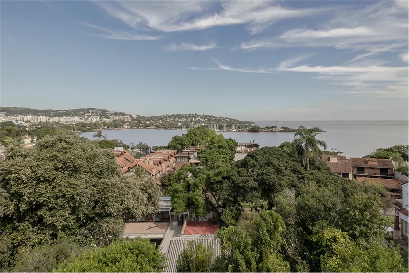 VAG 333 Casa 612481038-48 - REMAX Andar de Cima Exclusividades