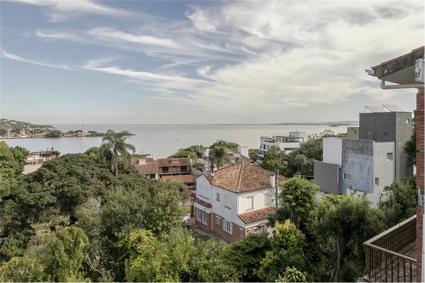 VAG 333 Casa 612481038-48 - REMAX Andar de Cima Exclusividades