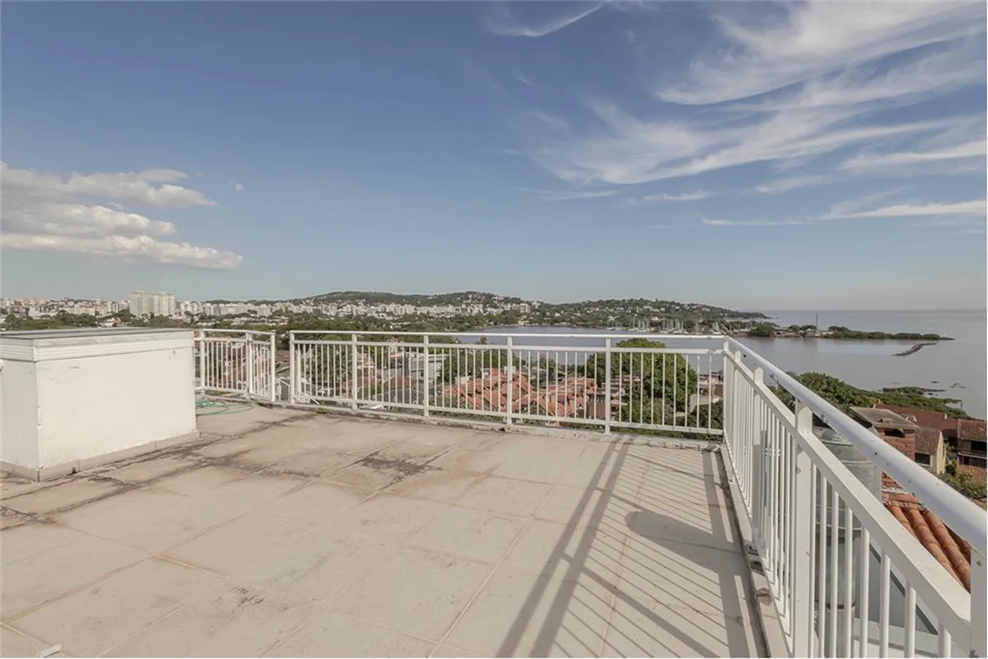 VAG 333 Casa 612481038-48 - REMAX Andar de Cima Exclusividades