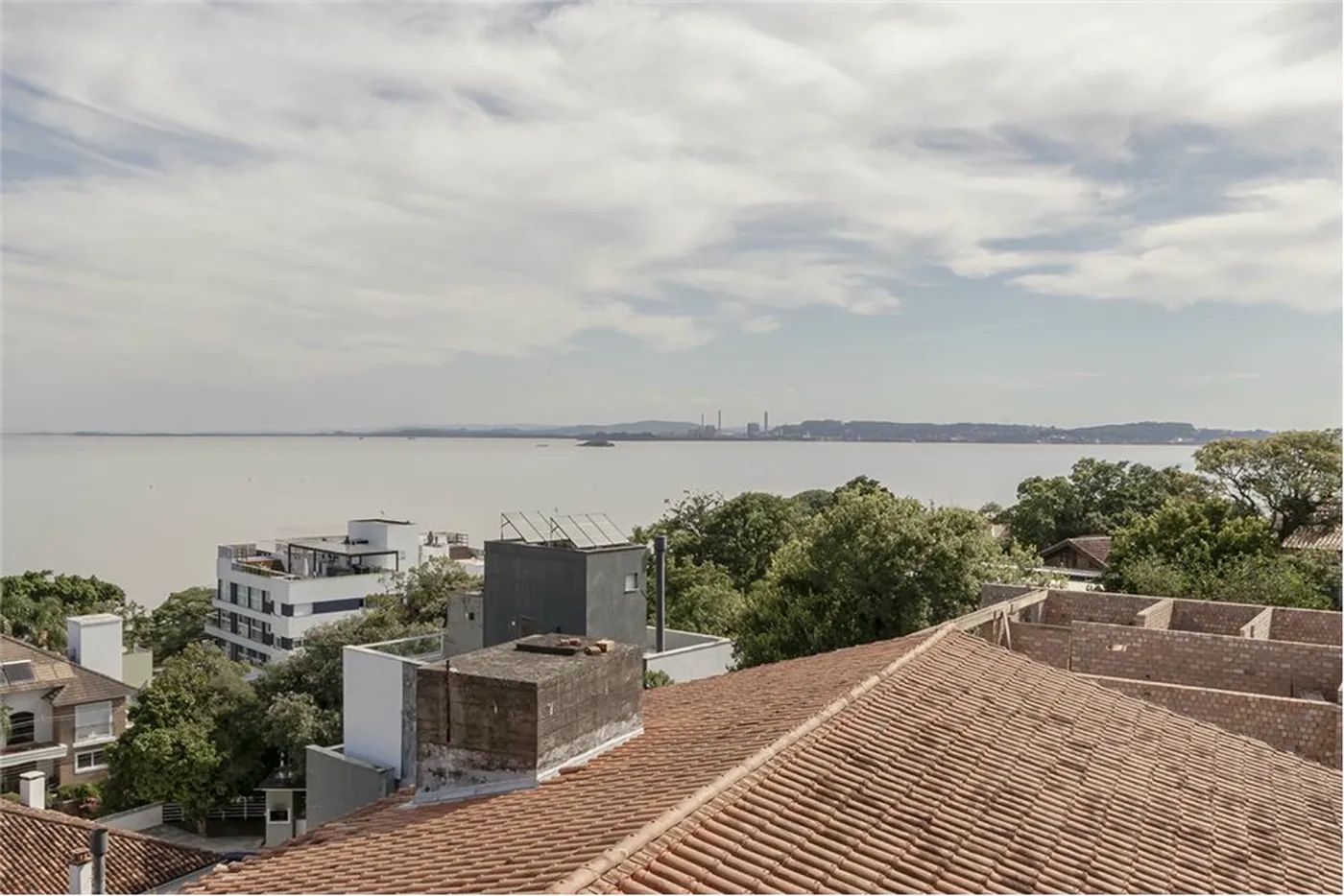 VAG 333 Casa 612481038-48 - REMAX Andar de Cima Exclusividades