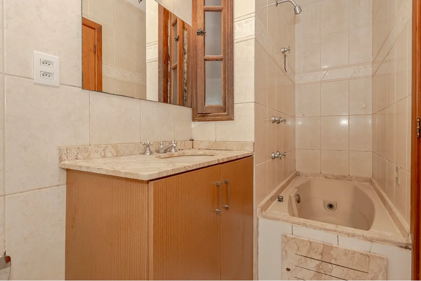 MSDFA 793 Apto 612481038-45 - REMAX Andar de Cima Exclusividades