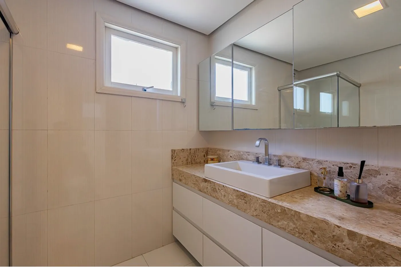 VIPVDC 330 612521047-22 - REMAX Place Exclusividades VIPVDC 330 612521047-22 - REMAX Place Exclusividades
