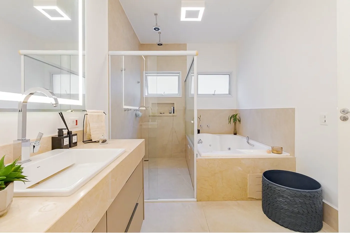 AI 106 601081011-52 - REMAX Lepex Exclusividades